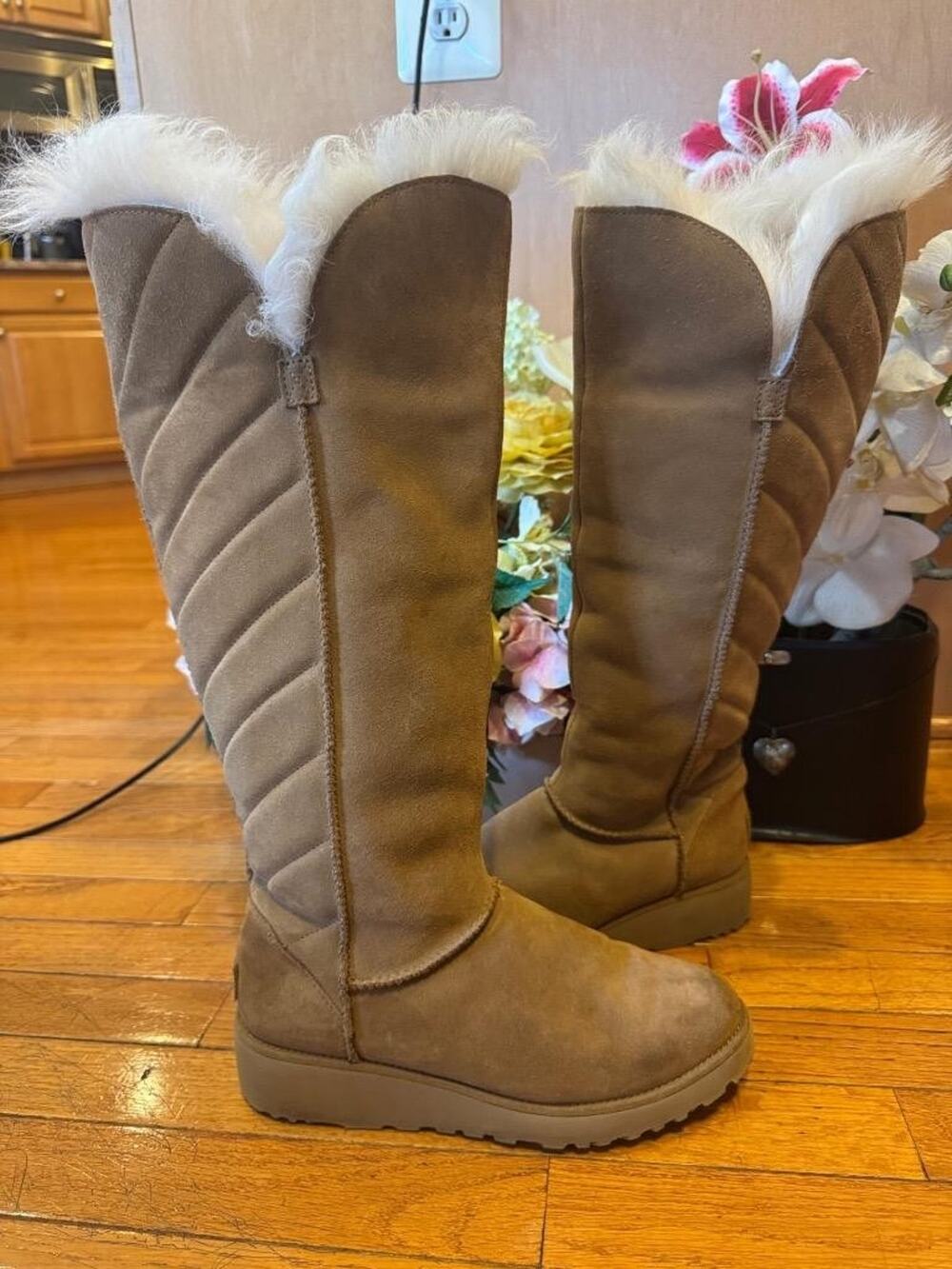 UGG Rosalind 1012390 pull on boots size 7 (UGG100